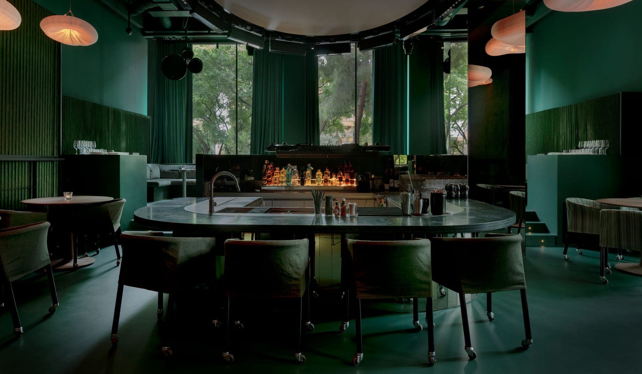 Bar habillé de béton ciré Solidro vert — Discoclub Cohete, Barcelone (© Ideal Work®)